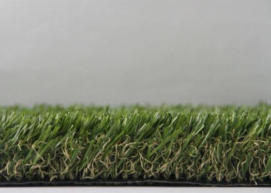 CHINA Das Anti-Feuer, das grünes künstliches Gras landschaftlich gestaltet, legen 15mm - 60mm Höhe mit Teppich aus fournisseur