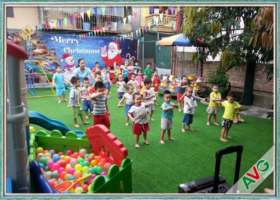 CHINA ISO/SGS qualifizierten künstliches Gras für Kinderfreundlichen Spielplatz-Rasen fournisseur